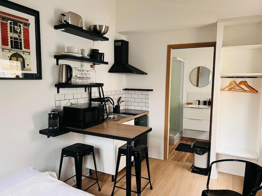 Apartment La Petite Grange - 5 Mn Gare Sncf - Wifi & Netflix Niort